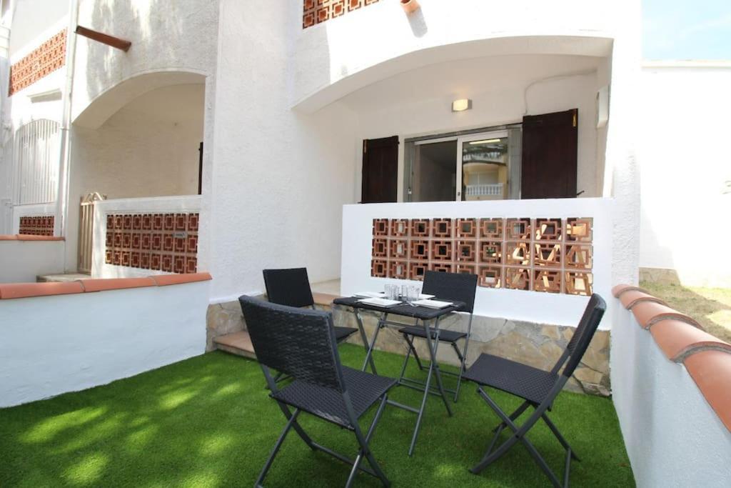 Appartement Situe A 100 M De La Plage Empuriabrava Luaran gambar